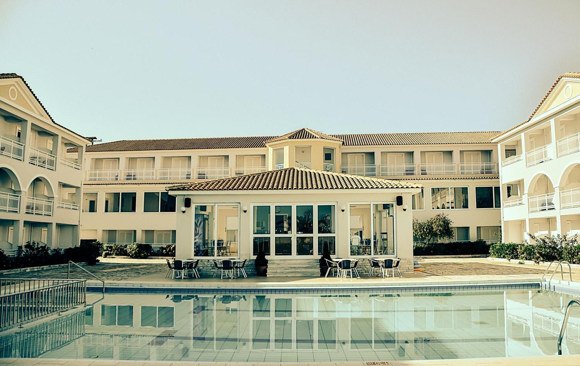 Meridien Beach Hotel أرغاسي المظهر الخارجي الصورة
