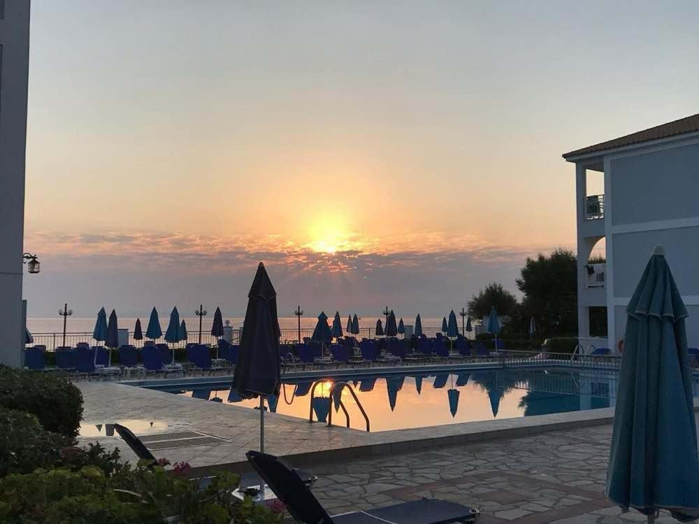 Meridien Beach Hotel أرغاسي المظهر الخارجي الصورة